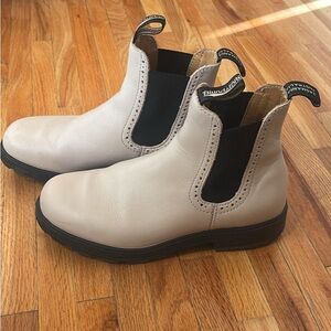 Blundstone Cream and Black Ankle Boots